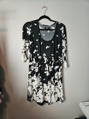 Black & White Floral Scoop Neck Dress